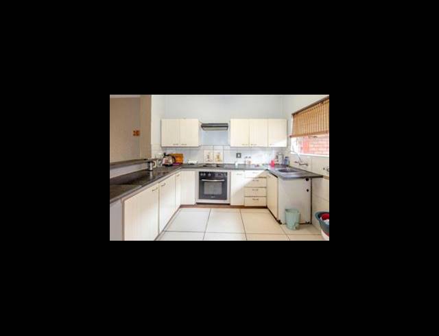2 BEDROOM APARTMENT FOR SALE IN WINDSOR EAST